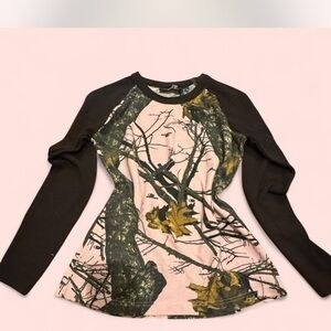 Mossy Oak Women's Black and Brown Camouflage Long Sleeve Tee